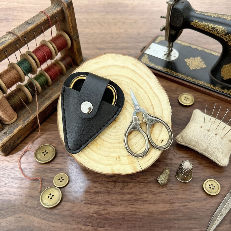 Mini Vintage Scissors with PU  - Leather Work In Art recension och pris