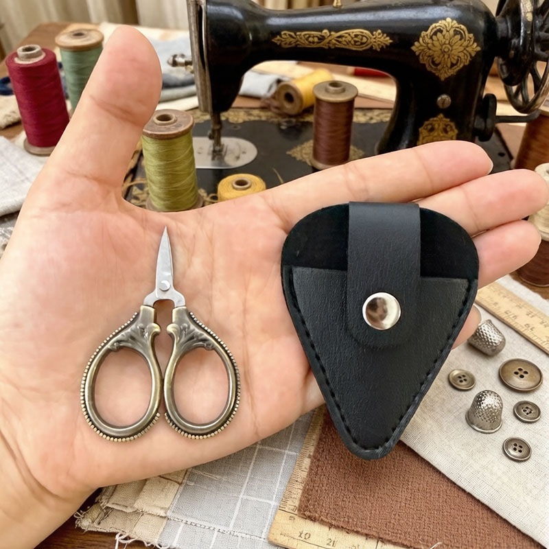 Mini Vintage Scissors with PU  - Leather Work In Art recension och pris